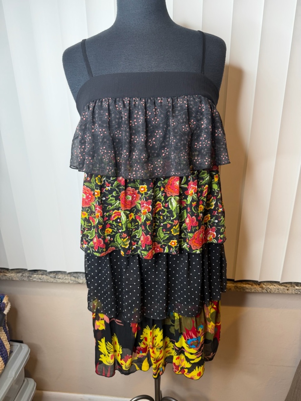 Kimchi & Blue Women’s Black Floral Spaghetti Strap Tiered Dress Size Medium